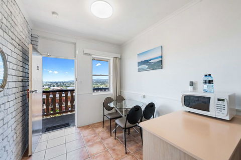 Coach House Launceston - Sydney 4u 11