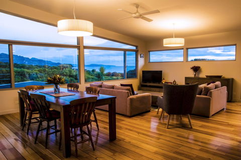 Eagle Peaks At Freycinet - Sydney 4u 27