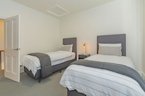 4 Bedroom House - Hobart CBD - Free Parking - Free WIFI - Accommodation Sydney 13