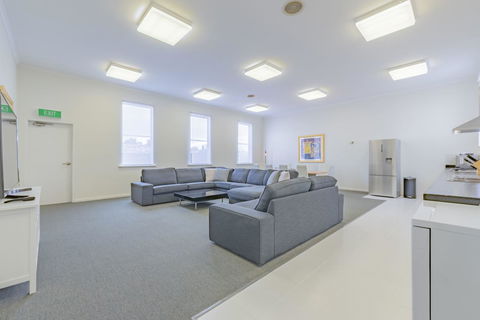 4 Bedroom House - Hobart CBD - Free Parking - Free WIFI - Accommodation Sydney 9