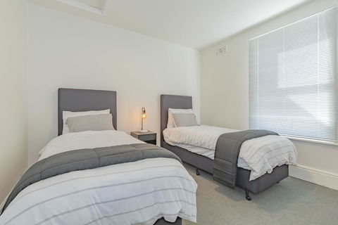 4 Bedroom House - Hobart CBD - Free Parking - Free WIFI - Accommodation Sydney 23