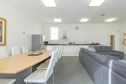 4 Bedroom House - Hobart CBD - Free Parking - Free WIFI - Accommodation Sydney 16