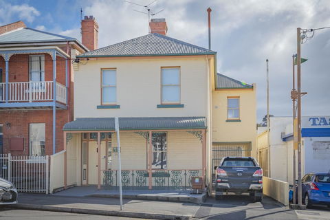 4 Bedroom House - Hobart CBD - Free Parking - Free WIFI - Accommodation Sydney 5