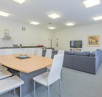 4 Bedroom House - Hobart CBD - Free Parking - Accommodation Sydney