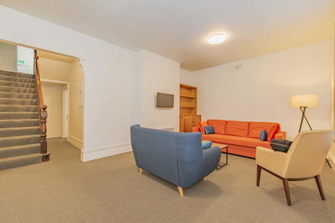 4 Bedroom House - Hobart CBD - Free Parking - Free WIFI - Accommodation Sydney 6