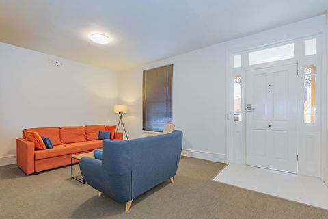 4 Bedroom House - Hobart CBD - Free Parking - Free WIFI - Accommodation Sydney 10
