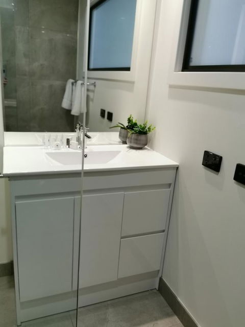 Youngtown Executive Apartments - 2BR Included, Free Parking & Wifi, Sofa Bed & Cot Fee Applies - Sydney 4u 6