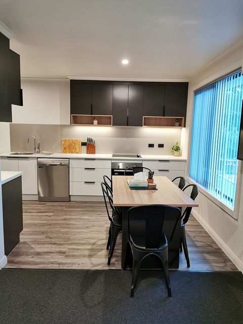 Youngtown Executive Apartments - 2BR Included, Free Parking & Wifi, Sofa Bed & Cot Fee Applies - Sydney 4u 2