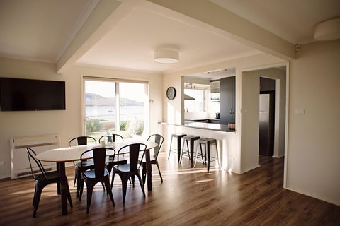 The Holiday Home People - Sydney 4u 7