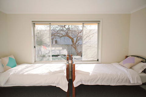 The Holiday Home People - Sydney 4u 17