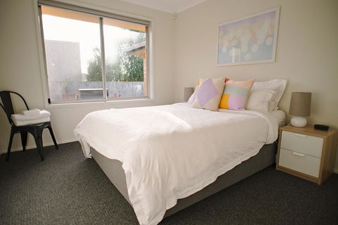 The Holiday Home People - Sydney 4u 12