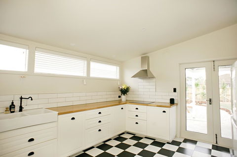 The Holiday Home People - Sydney 4u 20