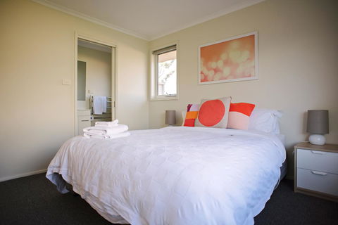The Holiday Home People - Sydney 4u 14