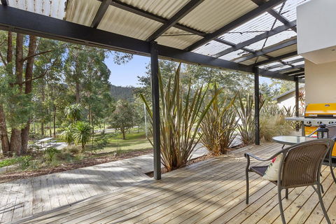 Oyster Cove Chalet - Sydney 4u 7