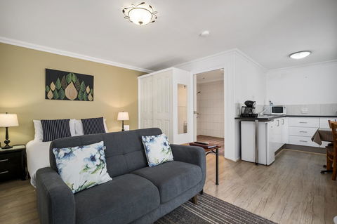 Oyster Cove Chalet - Sydney 4u 2