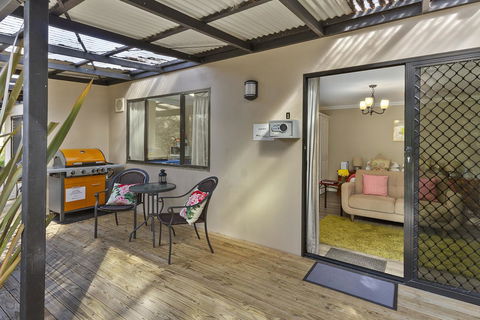 Oyster Cove Chalet - Sydney 4u 3