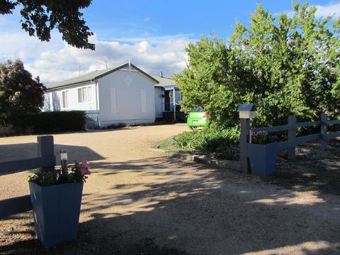 Elm Trees Accommodation @ Ross - Accommodation Sydney 1