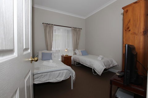 House On The Hill Bed And Breakfast - Sydney 4u 33