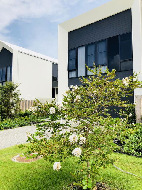 New Spacious Beachside Townhouse - Sydney 4u 3
