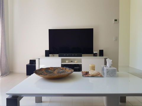 New Spacious Beachside Townhouse - Sydney 4u 2