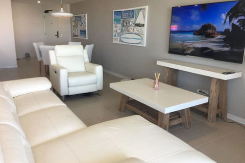 NEW UPMARKET COMFORTABLE 2 Bed, 2 Bath, OCEAN VIEWS, 250m To BUDDINA BEACH! - Sydney 4u 3