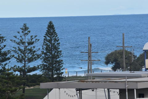 NEW UPMARKET COMFORTABLE 2 Bed, 2 Bath, OCEAN VIEWS, 250m To BUDDINA BEACH! - Sydney 4u 2