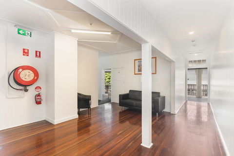 Newmarket Hotel - Sydney 4u 3