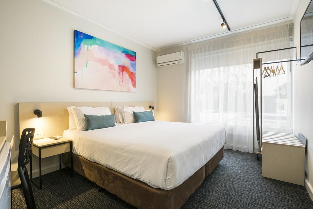 Elizabeth North SA Sydney 4u