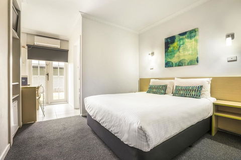 Nightcap At Skyways Hotel - Sydney 4u 0