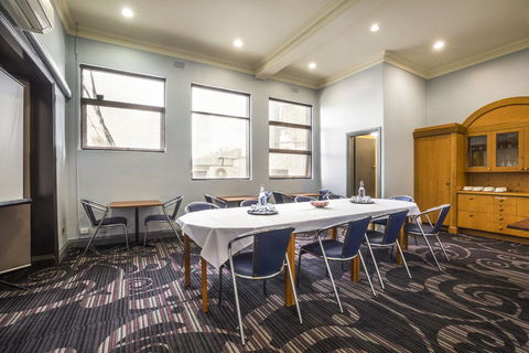 Nightcap At Skyways Hotel - Sydney 4u 3