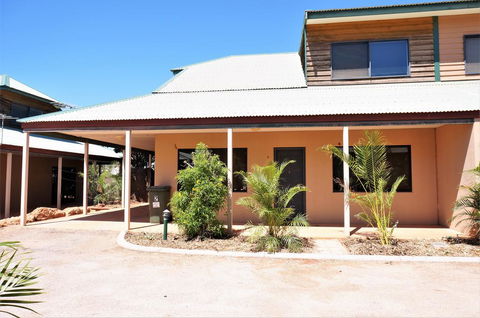 Ningaloo Breeze Villa 2 - 3 Bedroom Fully Self-Contained Holiday Accommodation - Sydney 4u 0