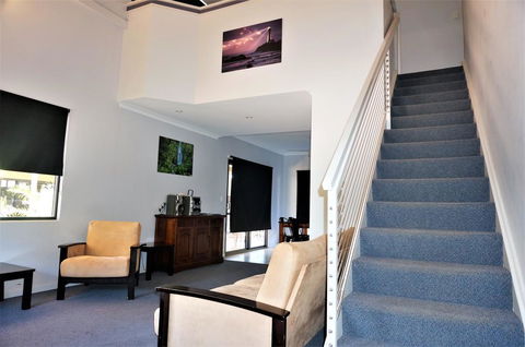 Ningaloo Breeze Villa 2 - 3 Bedroom Fully Self-Contained Holiday Accommodation - Sydney 4u 1