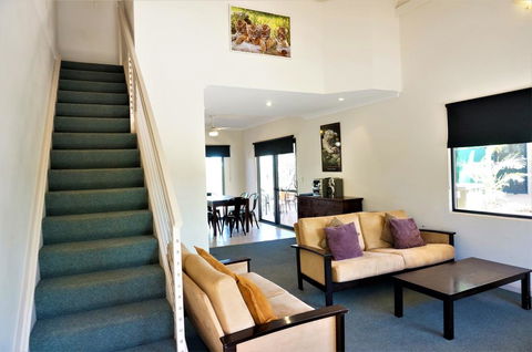 Ningaloo Breeze Villa 3 - 3 Bedroom Fully Self-Contained Holiday Accommodation - Sydney 4u 1