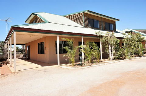 Ningaloo Breeze Villa 4 - 3 Bedroom Fully Self-Contained Holiday Accommodation - Sydney 4u 0