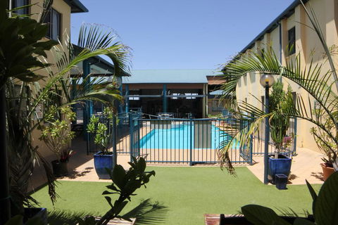 Ningaloo Coral Bay Backpackers - Sydney 4u 2