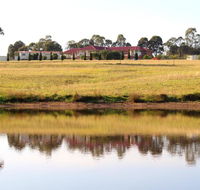 Noble Willow Studio Lovedale. Spacious with views and pool - Sydney 4u