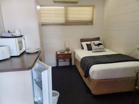 O'Sheas Windsor Hotel - Sydney 4u 1