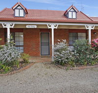 Oak Cottage - Tudor Village Unit 5 - Sydney 4u