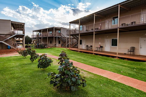 Oasis Newman - Sydney 4u 0