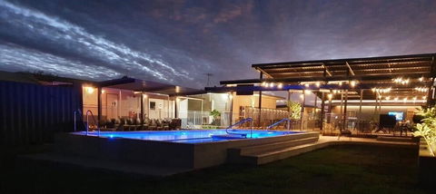Oasis Newman - Sydney 4u 1