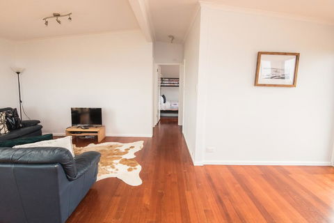 Ocean View Getaway - Sydney 4u 1
