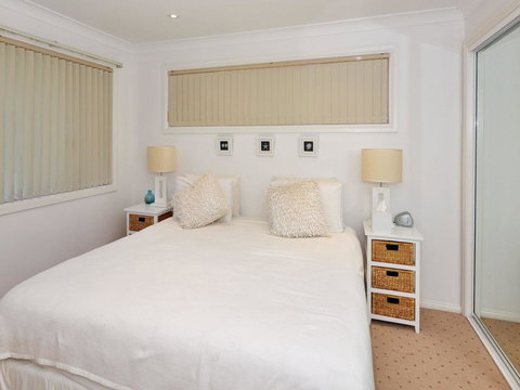 One Street Back From The Surf Beach - Accommodation Sydney 2