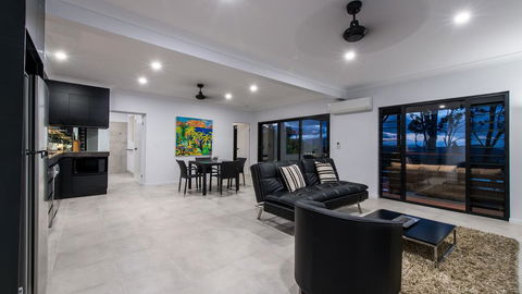 Onestep Airlie Retreat - Sydney 4u 3