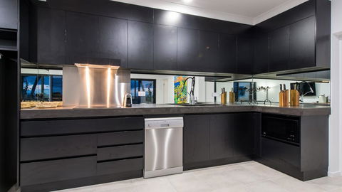 Onestep Airlie Retreat - Sydney 4u 1
