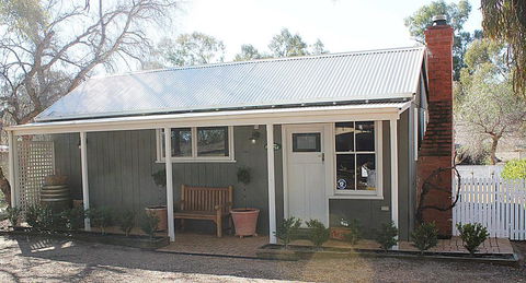 Outback Cellar & Country Cottage - Sydney 4u 2