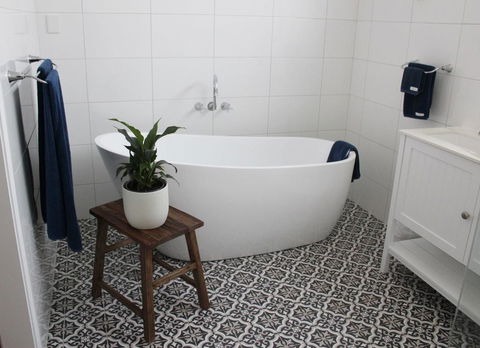 Outback Cellar & Country Cottage - Sydney 4u 3