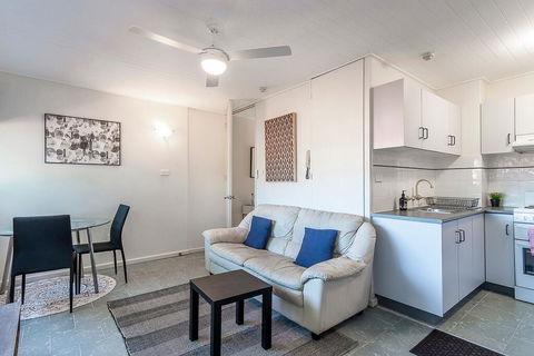 PADDINGTON PAD With PARKING & SMART TV & POOL - Sydney 4u 2