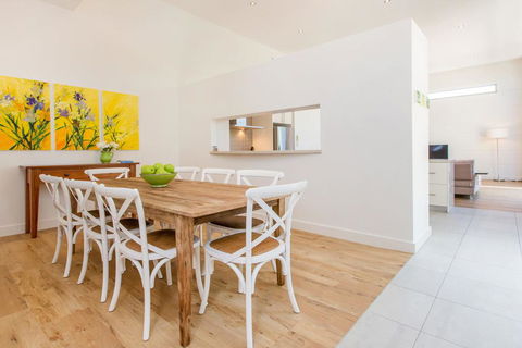 PALM COURT RETREAT - MORNINGTON - Sydney 4u 1