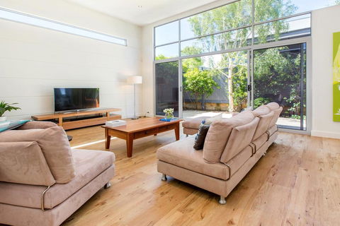 PALM COURT RETREAT - MORNINGTON - Sydney 4u 0