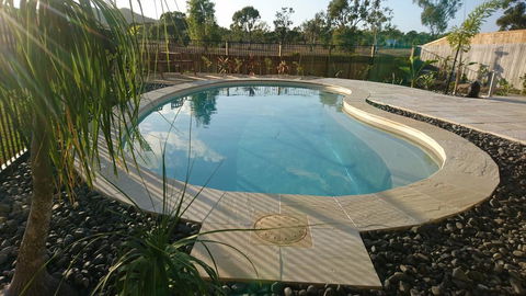 Palm Lakeside Holiday Home - Bowen, Whitsundays, Queensland - Sydney 4u 3